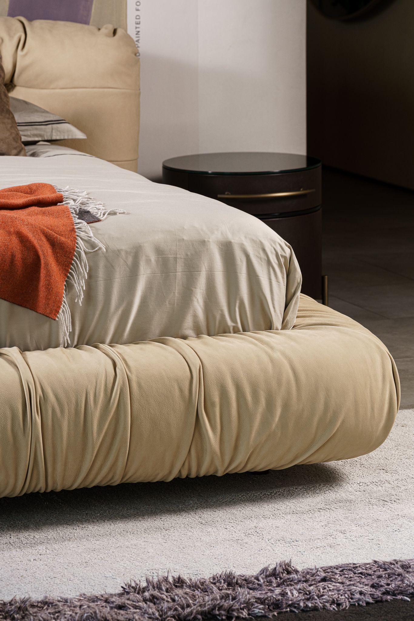 Baxter Кровать Milano Nabuck Sable от Baxter — в интерьере