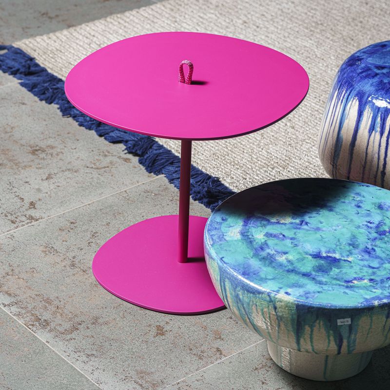 Paola Lenti Уличный журнальный столик Strap Fucsia от Paola Lenti — в интерьере