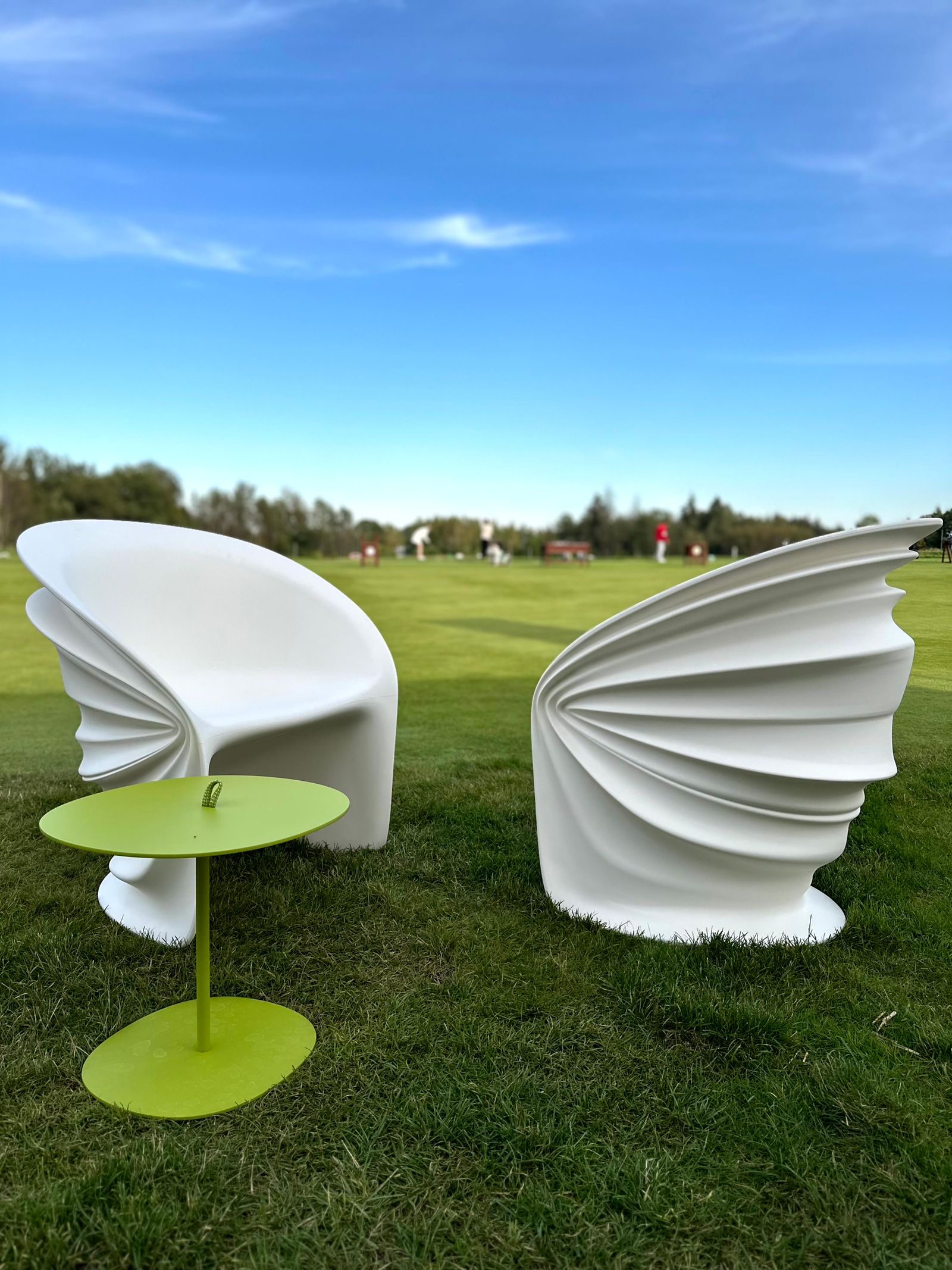 Paola Lenti Уличный журнальный столик Strap Verde Mela от Paola Lenti — в интерьере