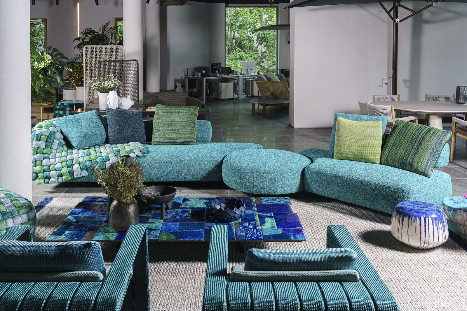 Paola Lenti Уличный журнальный столик с чехлом Sciara Rectangular от Paola Lenti — в интерьере