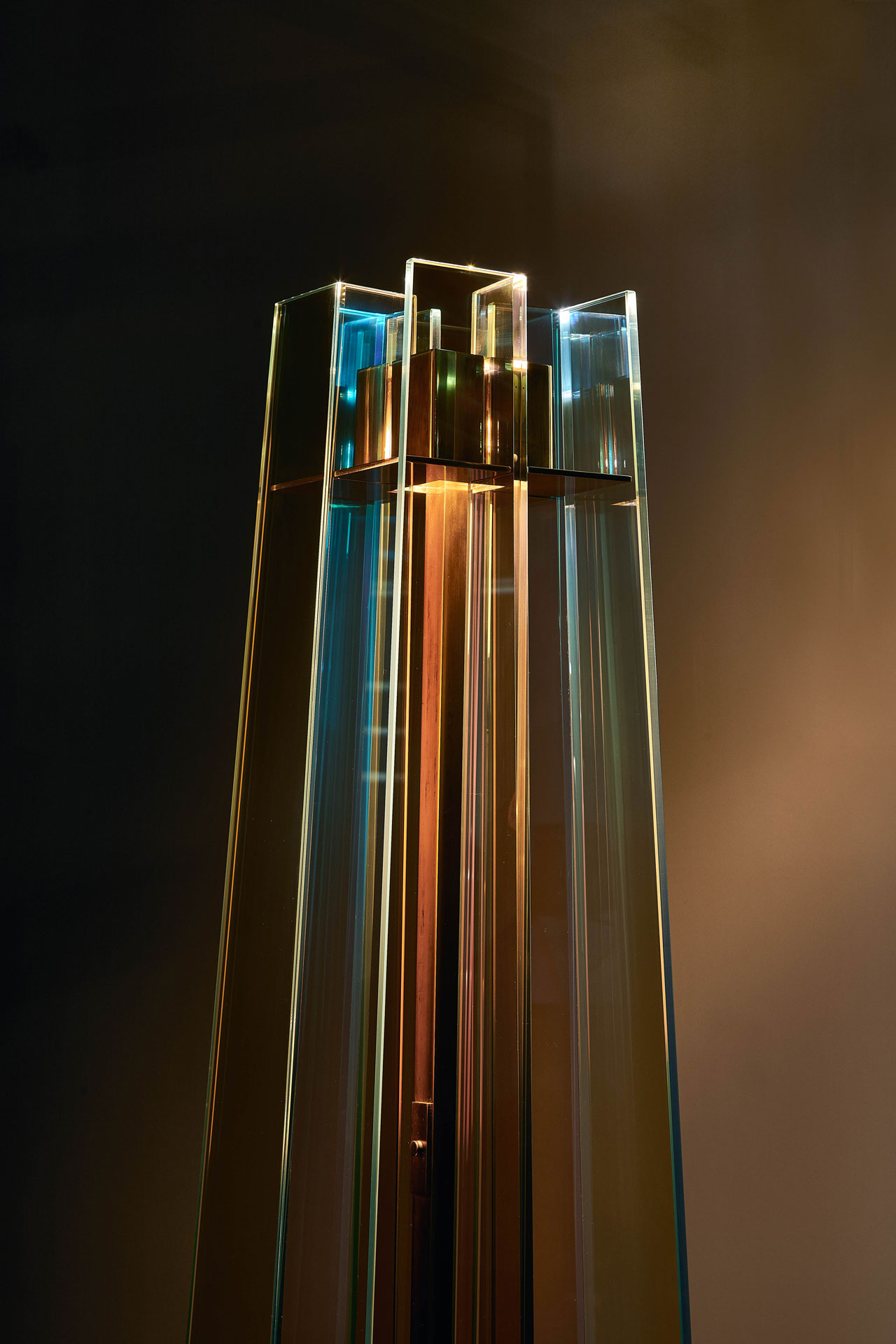 Henge Торшер Stalagmite от Henge — в интерьере