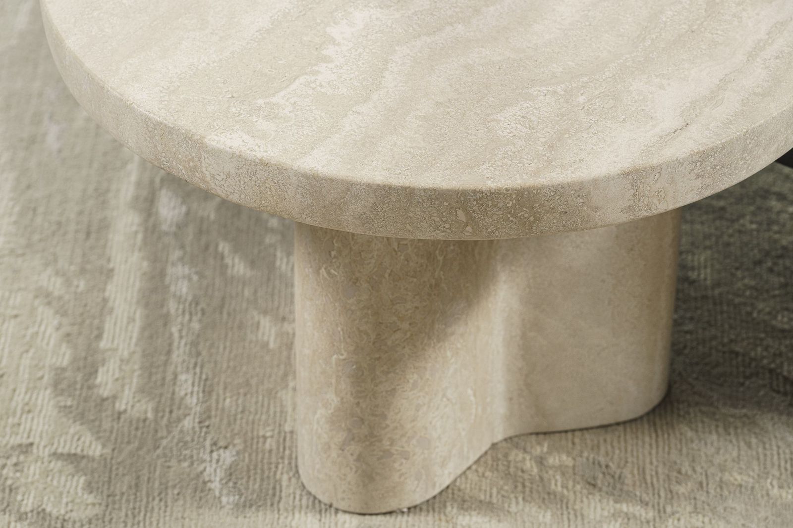 Poliform Журнальный столик Ernest 60*60 Travertino от Poliform — в интерьере