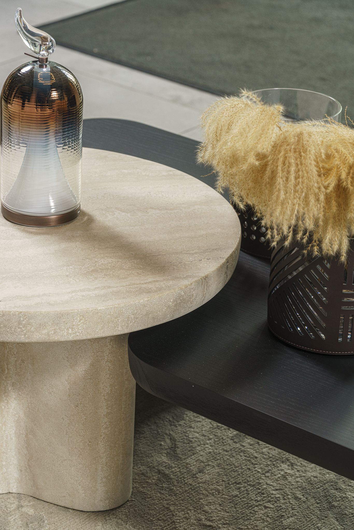 Poliform Журнальный столик Ernest 60*60 Travertino от Poliform — в интерьере