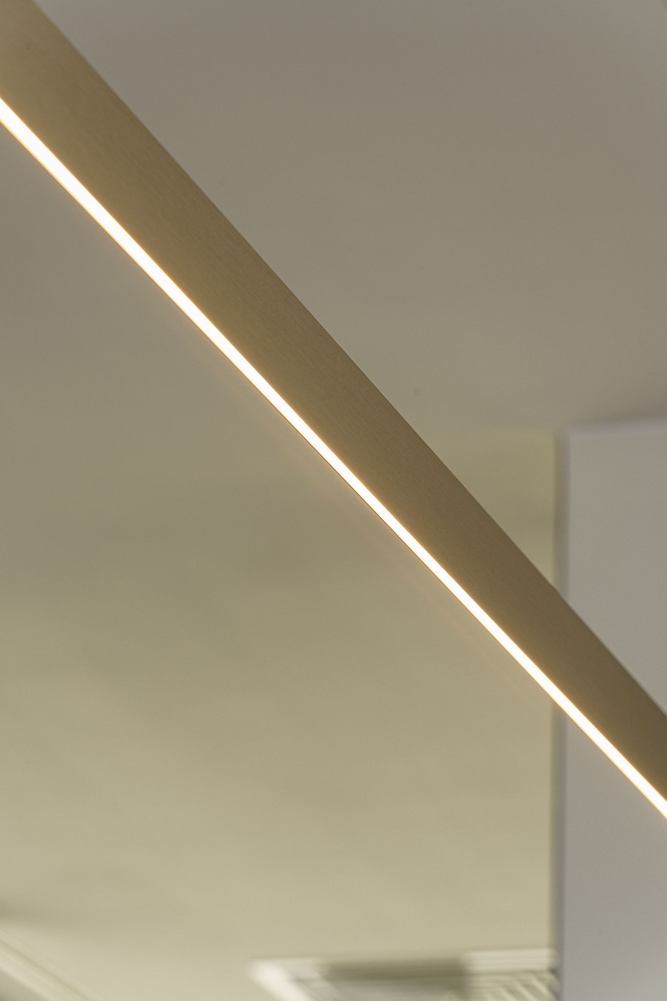 Davide Groppi Подвесной светильник Sottile Brushed bronze от Davide Groppi — в интерьере