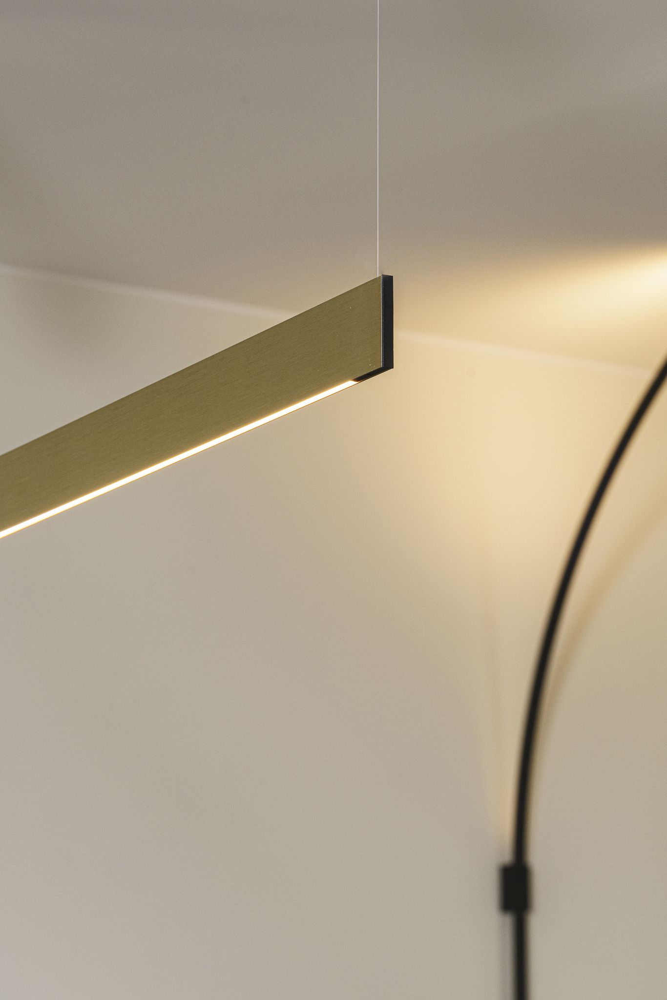 Davide Groppi Подвесной светильник Sottile Brushed bronze от Davide Groppi — в интерьере