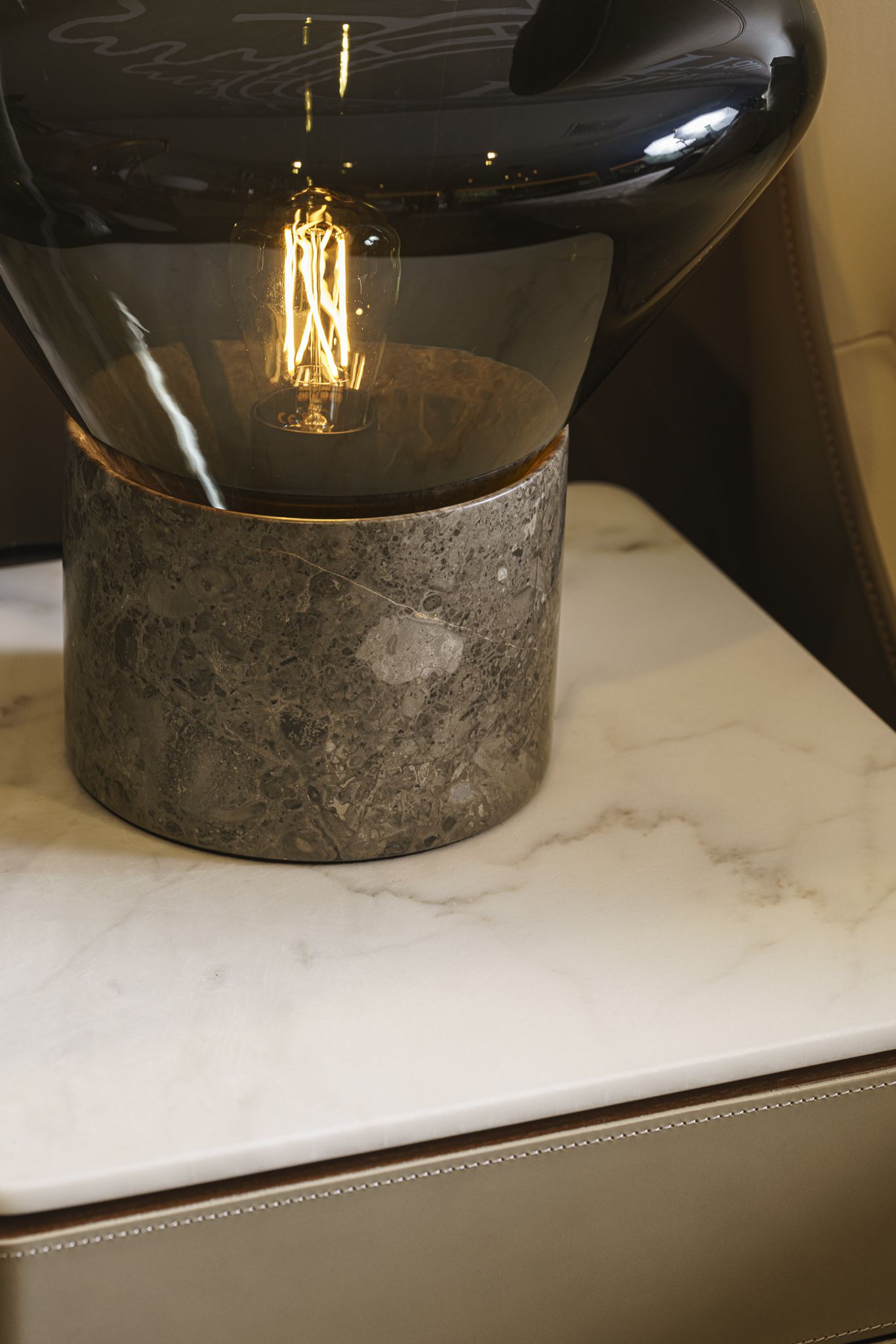 Brokis Настольная лампа Muffins PC849 Marble от Brokis — в интерьере