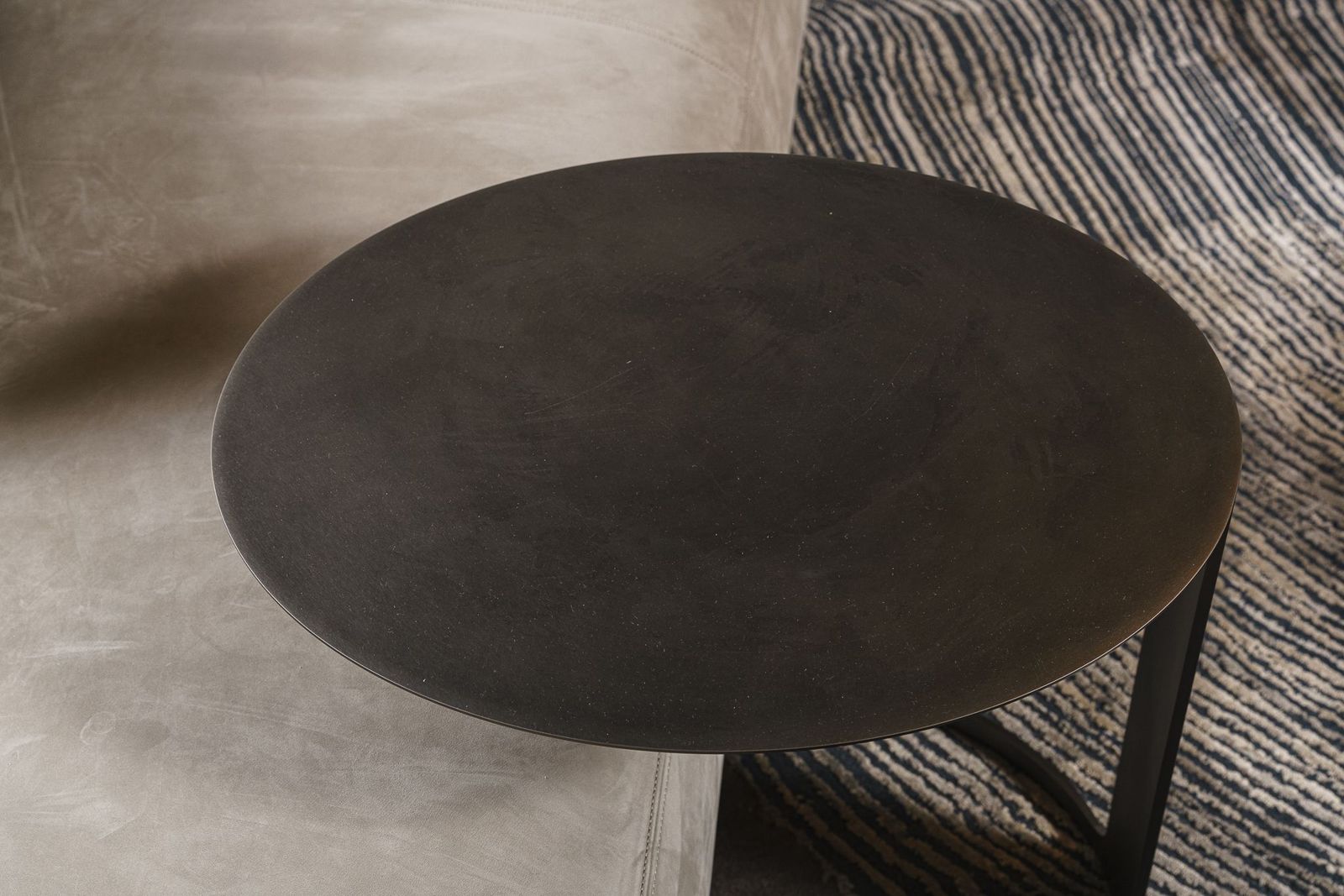 Henge Журнальный столик Poke Burnished titanio от Henge — в интерьере