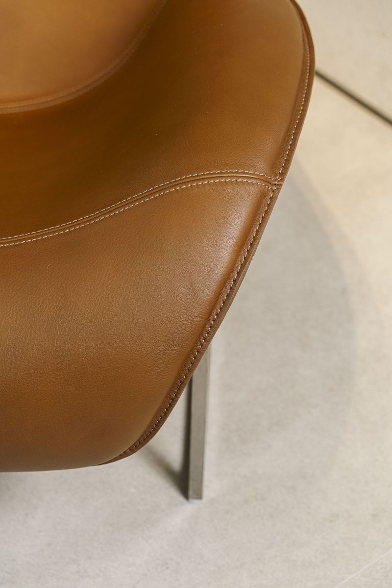 B&B Italia Кресло Mart Light Brown pelle от B&B Italia — в интерьере