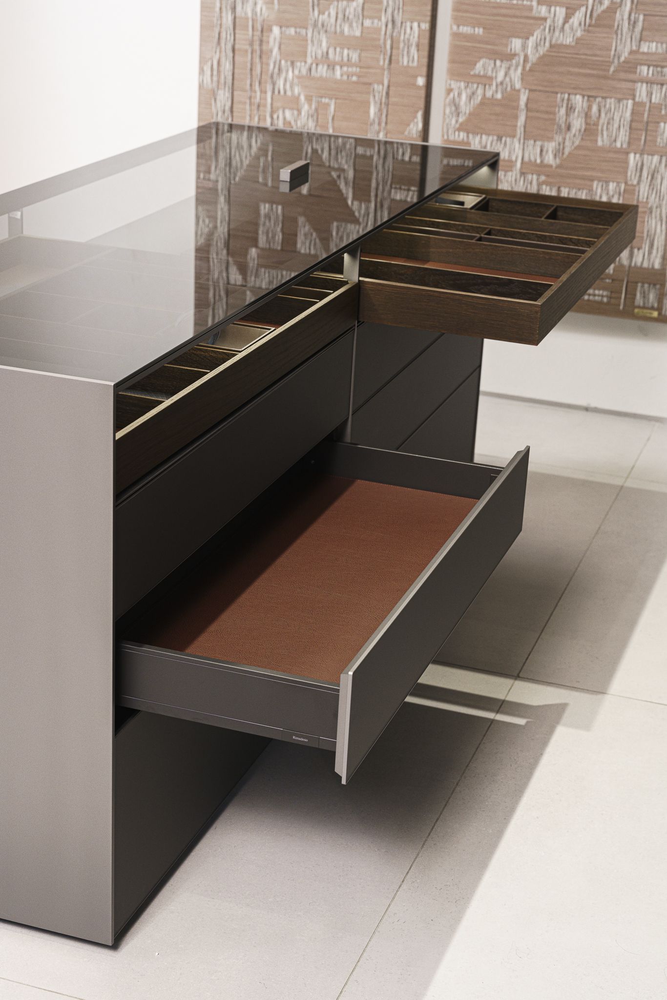 Rimadesio Остров в гардеробную Altair/ Altair Slim 194 от Rimadesio — в интерьере