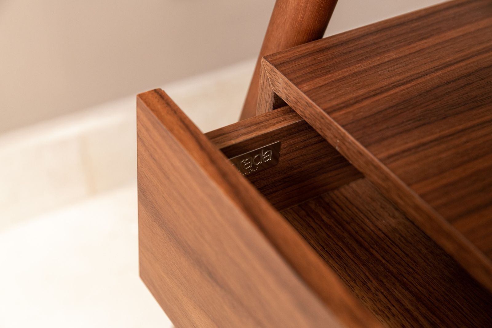 Porada Прикроватная тумбочка Bilot canaletta walnut от Porada — в интерьере