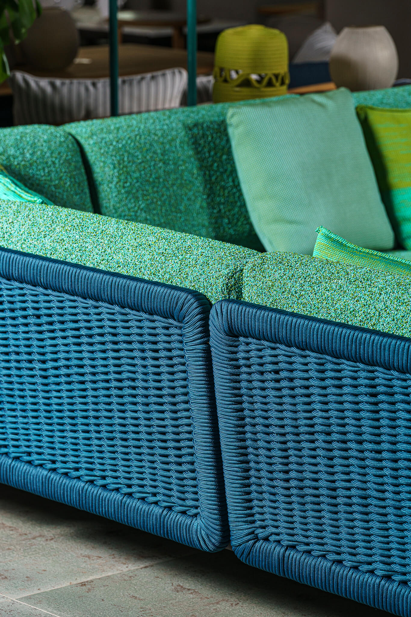 Paola Lenti Угловой диван уличный Sabi от Paola Lenti — в интерьере