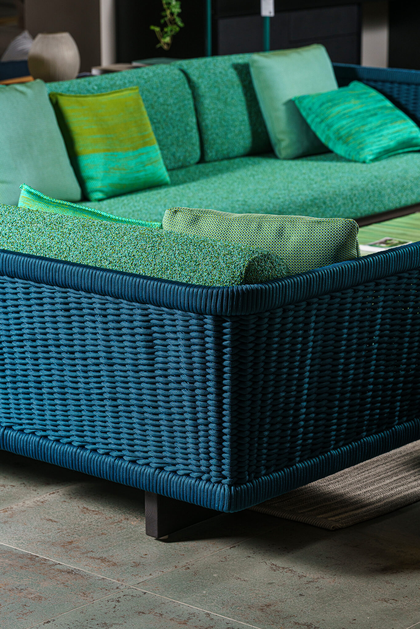 Paola Lenti Угловой диван уличный Sabi от Paola Lenti — в интерьере
