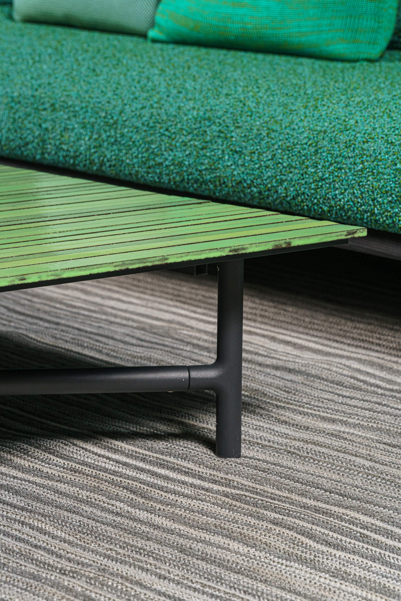 Paola Lenti Уличный журнальный столик Nesso LVS526 от Paola Lenti — в интерьере