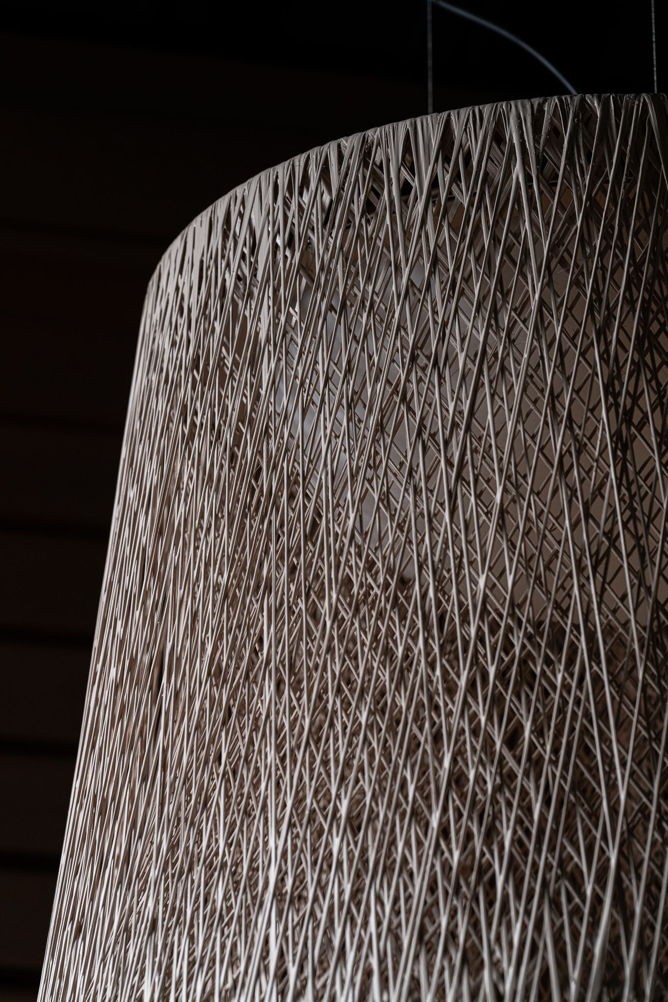 Vibia Уличный подвесной светильник Wind 4077 Sand IP65 от Vibia — в интерьере