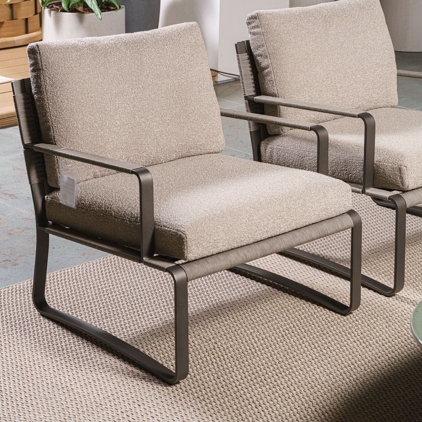 Molteni&C Кресло с подлокотниками Phoenix Luna 8026 от Molteni & C — в интерьере