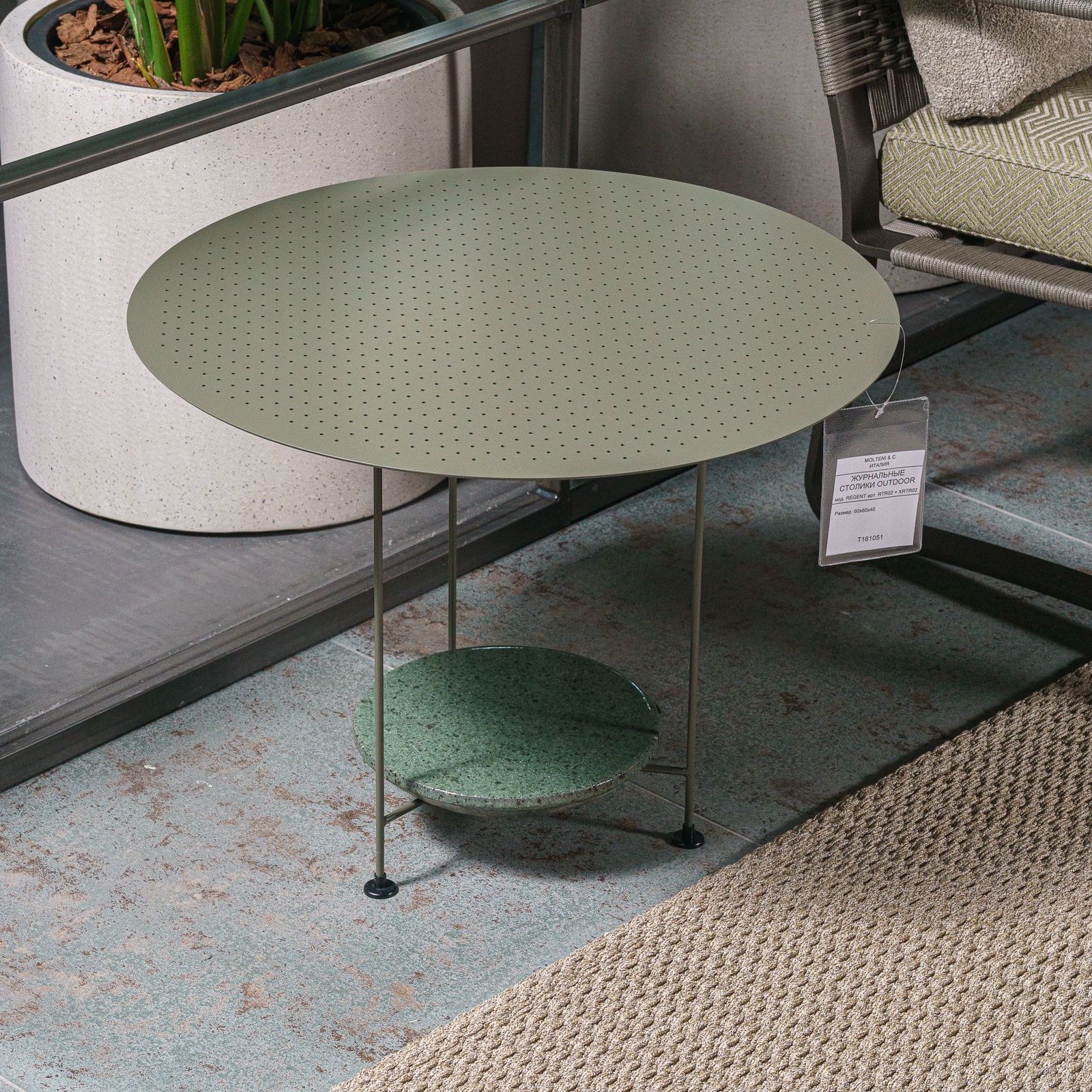 Molteni&C Уличный журнальный столик Panna Cotta D55 от Molteni & C — в интерьере
