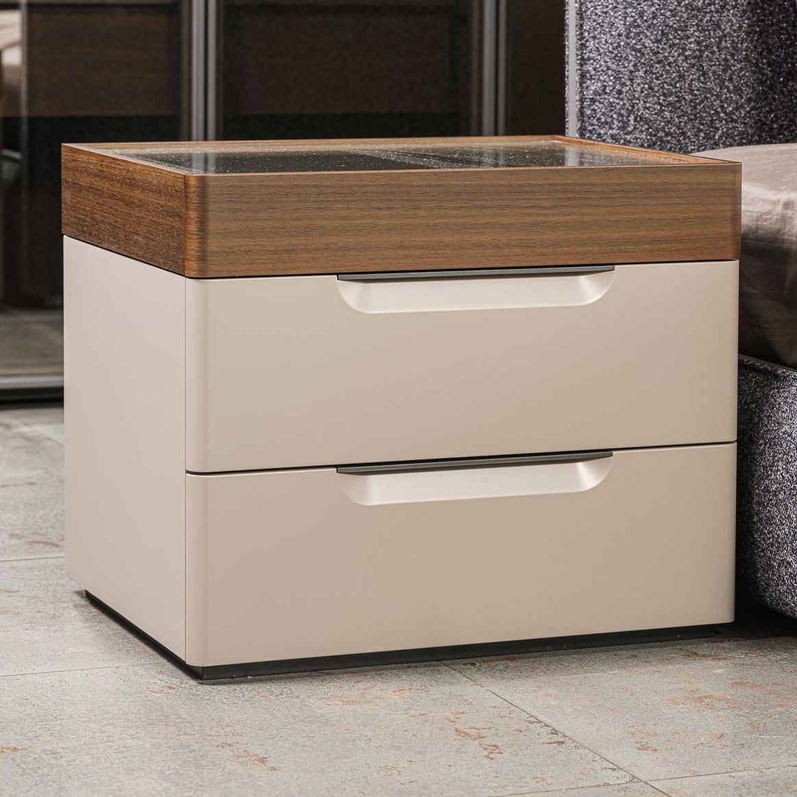 Molteni&C Прикроватная тумба со стеклянным топом 7070 от Molteni & C — в интерьере