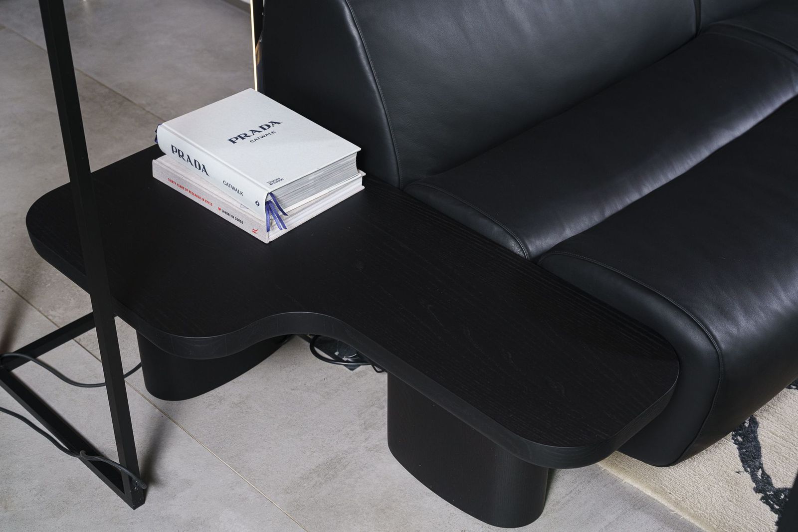 Poliform Модульный диван Ernest Leather black от Poliform — в интерьере