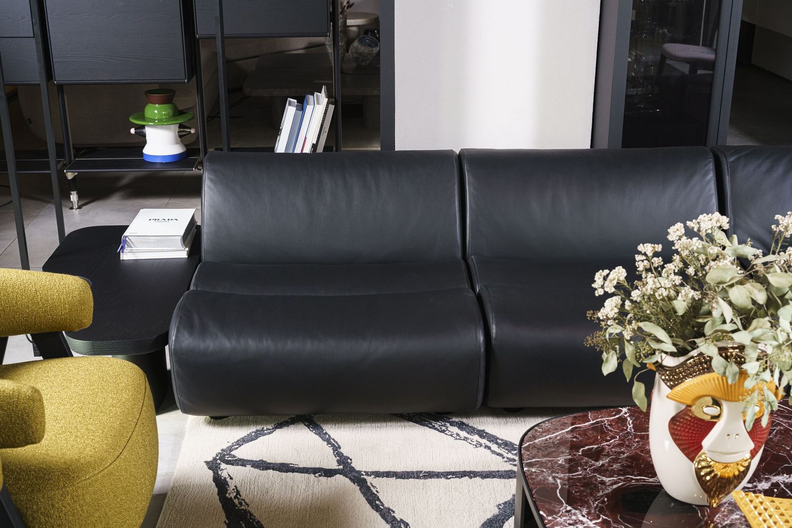 Poliform Модульный диван Ernest Leather black от Poliform — в интерьере