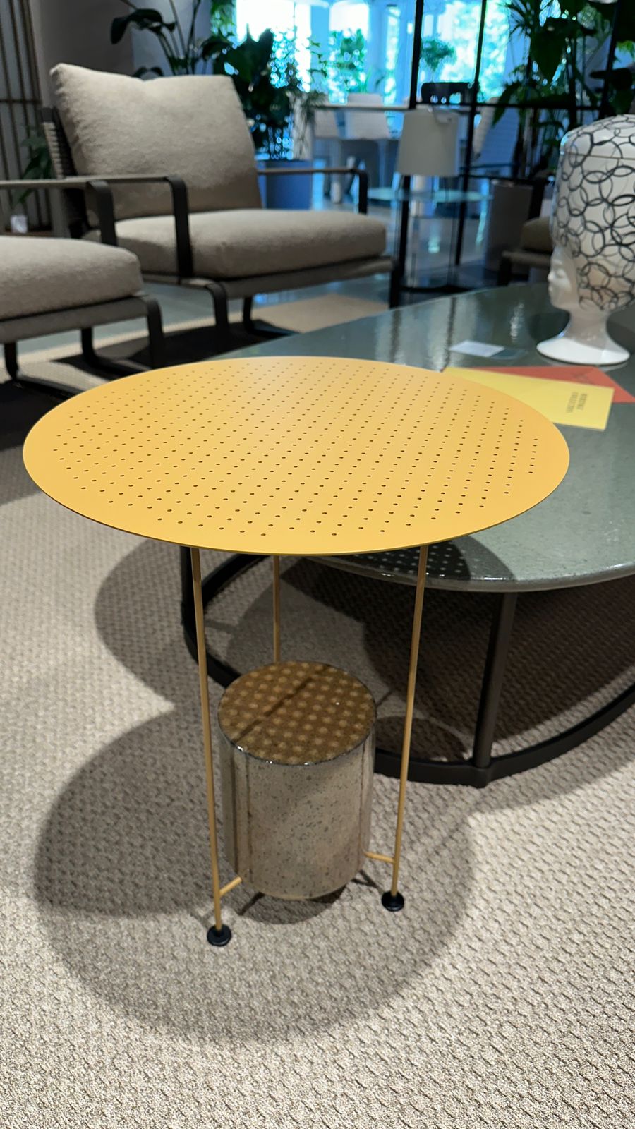 Molteni&C Уличный журнальный столик Panna Cotta D55 yellow desert от Molteni & C — в интерьере