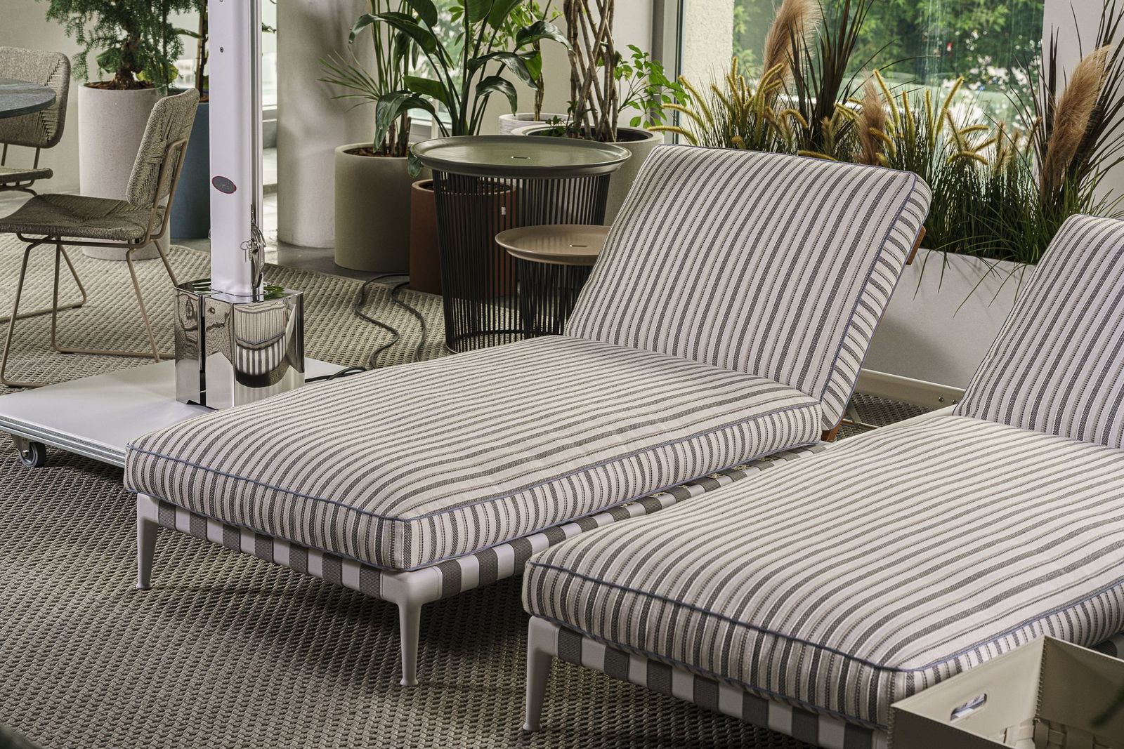 Flexform Уличный шезлонг с чехлом Atlante 200 от Flexform — в интерьере