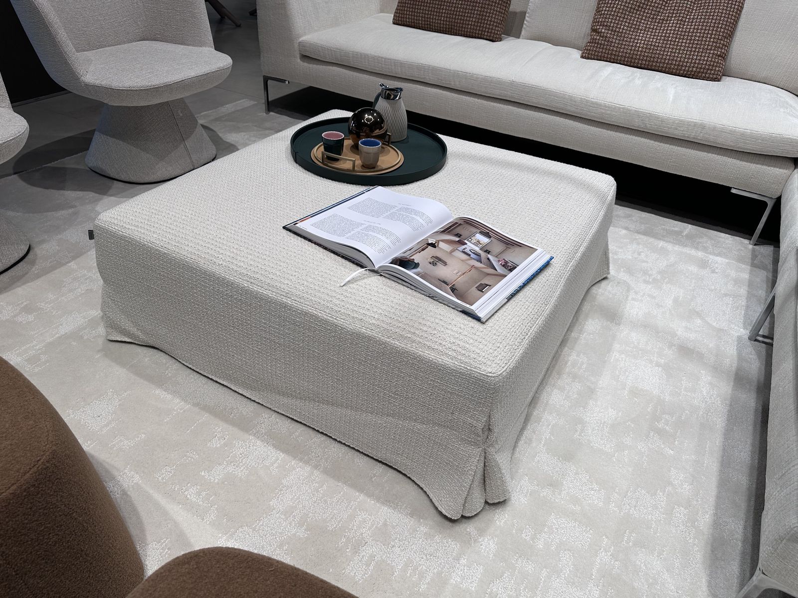 B&B Italia Пуф Atoll 104 от B&B Italia — в интерьере