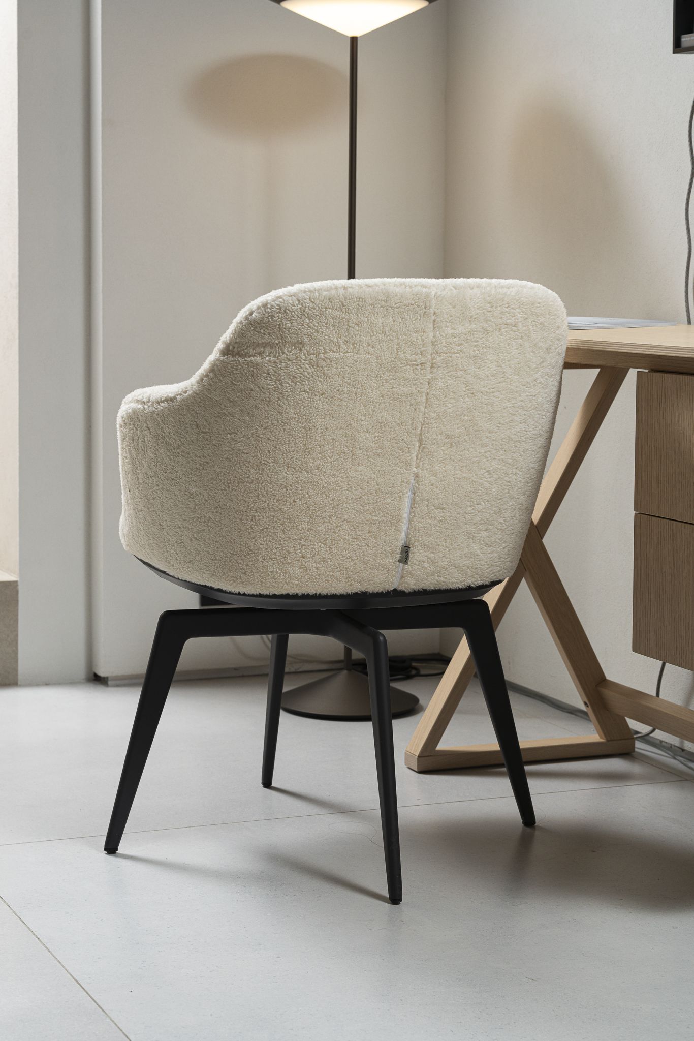 Maxalto Стул вращающийся Caratos 200 Milo от Maxalto — в интерьере
