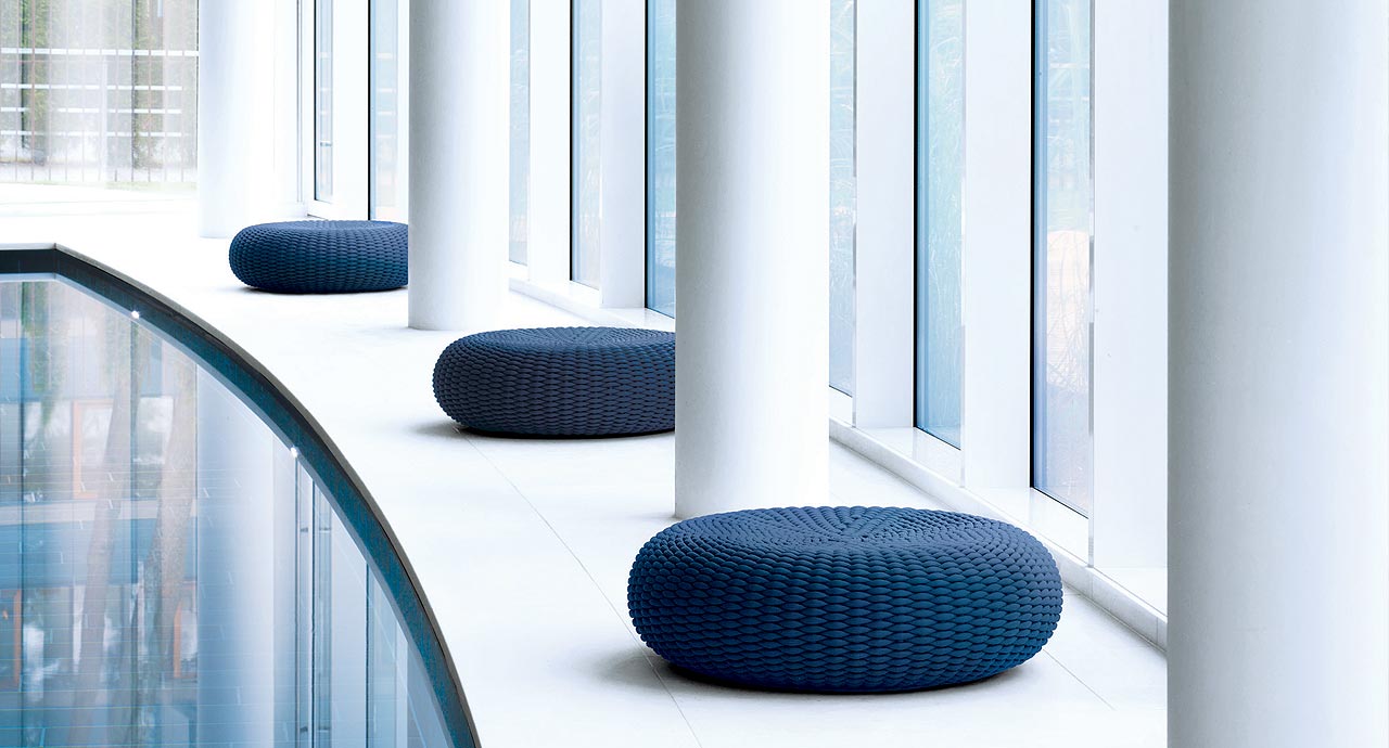 Paola Lenti Уличный пуф Shell от Paola Lenti — в интерьере