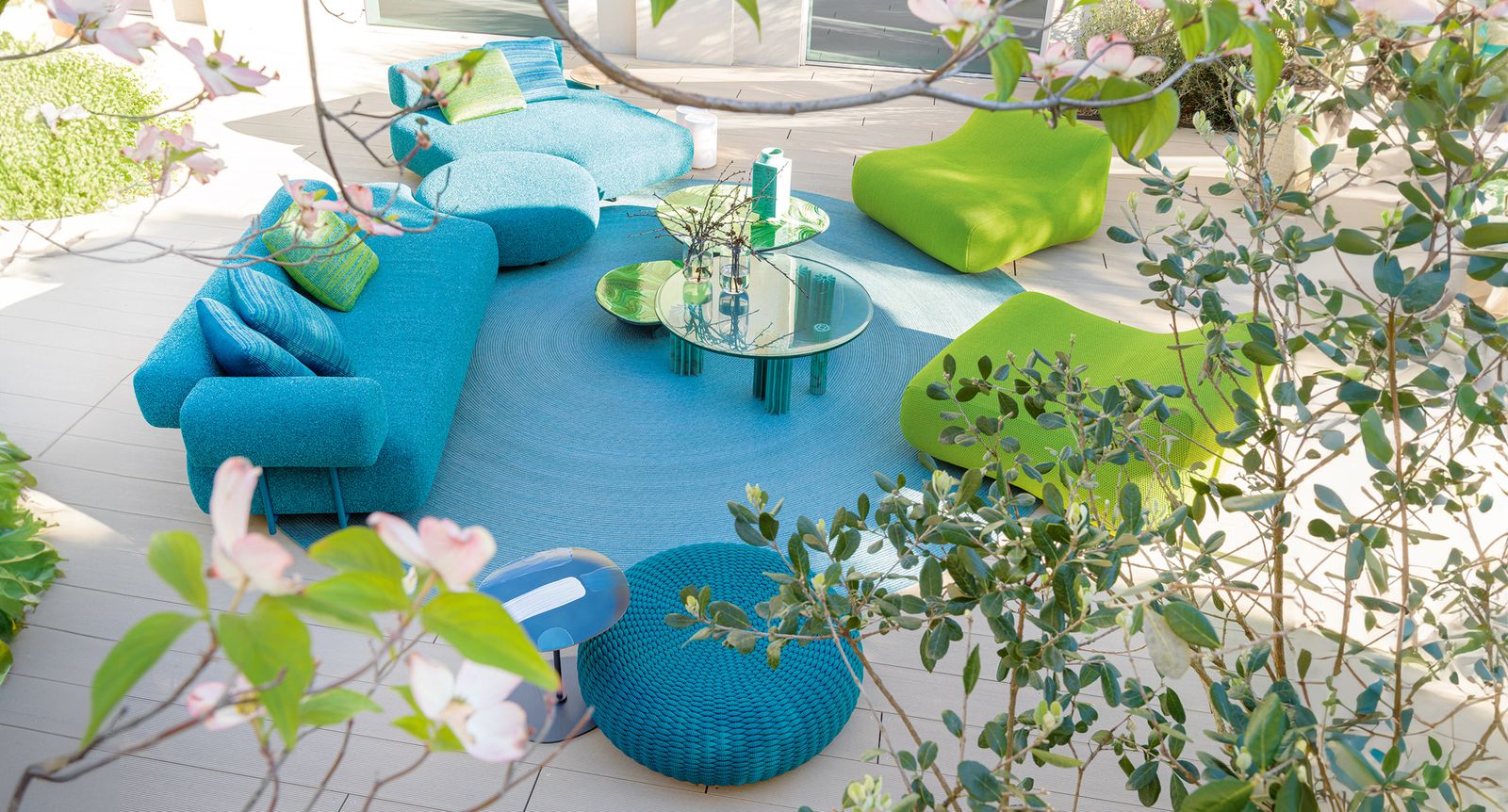 Paola Lenti Уличный пуф Shell от Paola Lenti — в интерьере