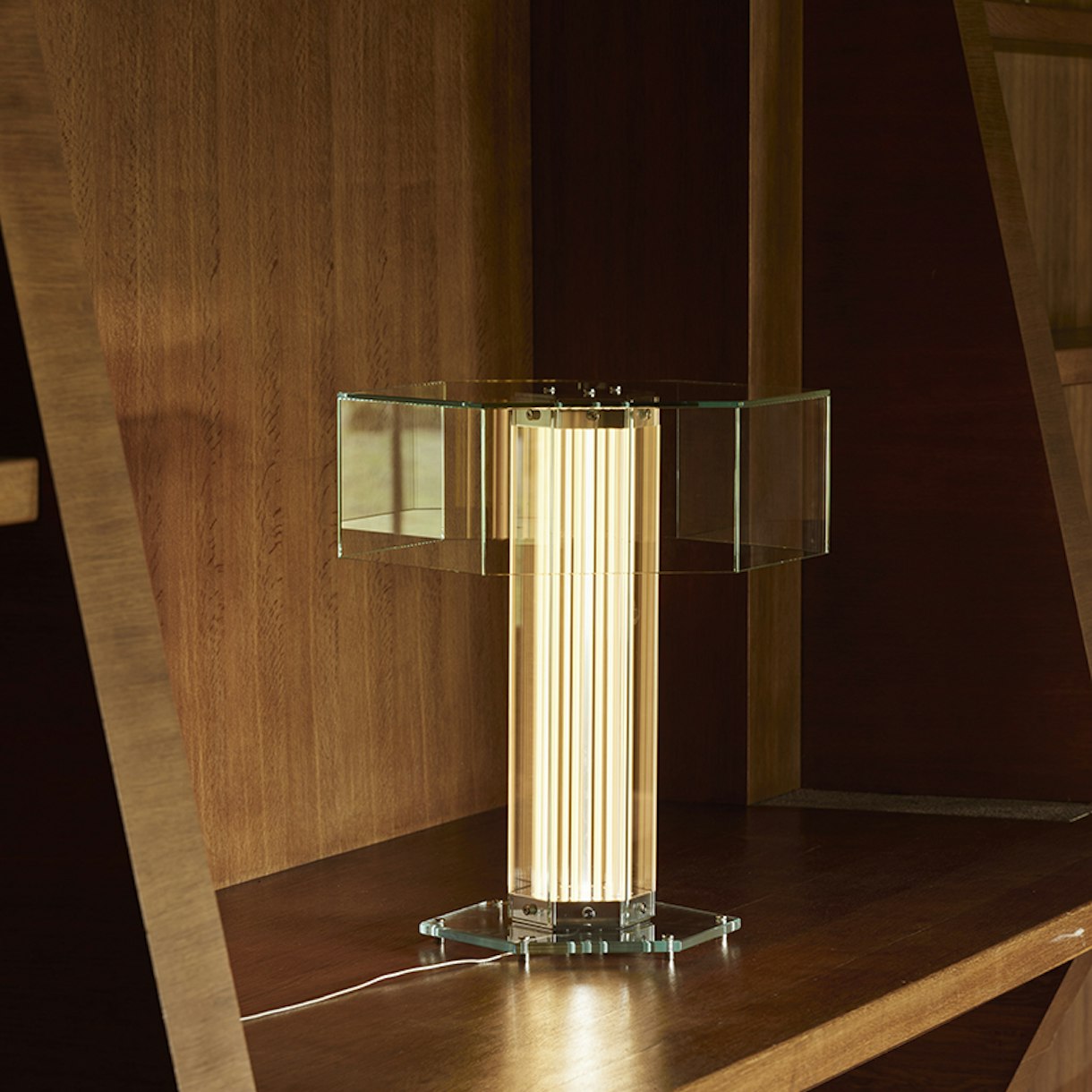 Flos Настольная лампа SuperWire Table от Flos — в интерьере