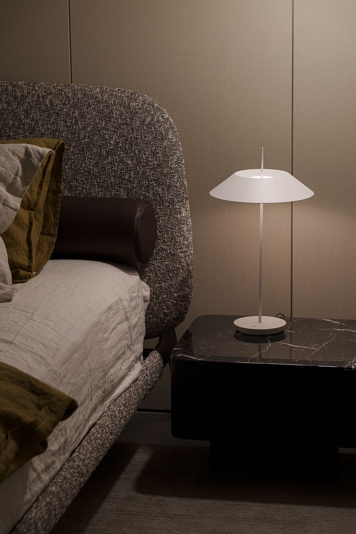Vibia Настольная лампа Mayfair 5500 Warm white от Vibia — в интерьере