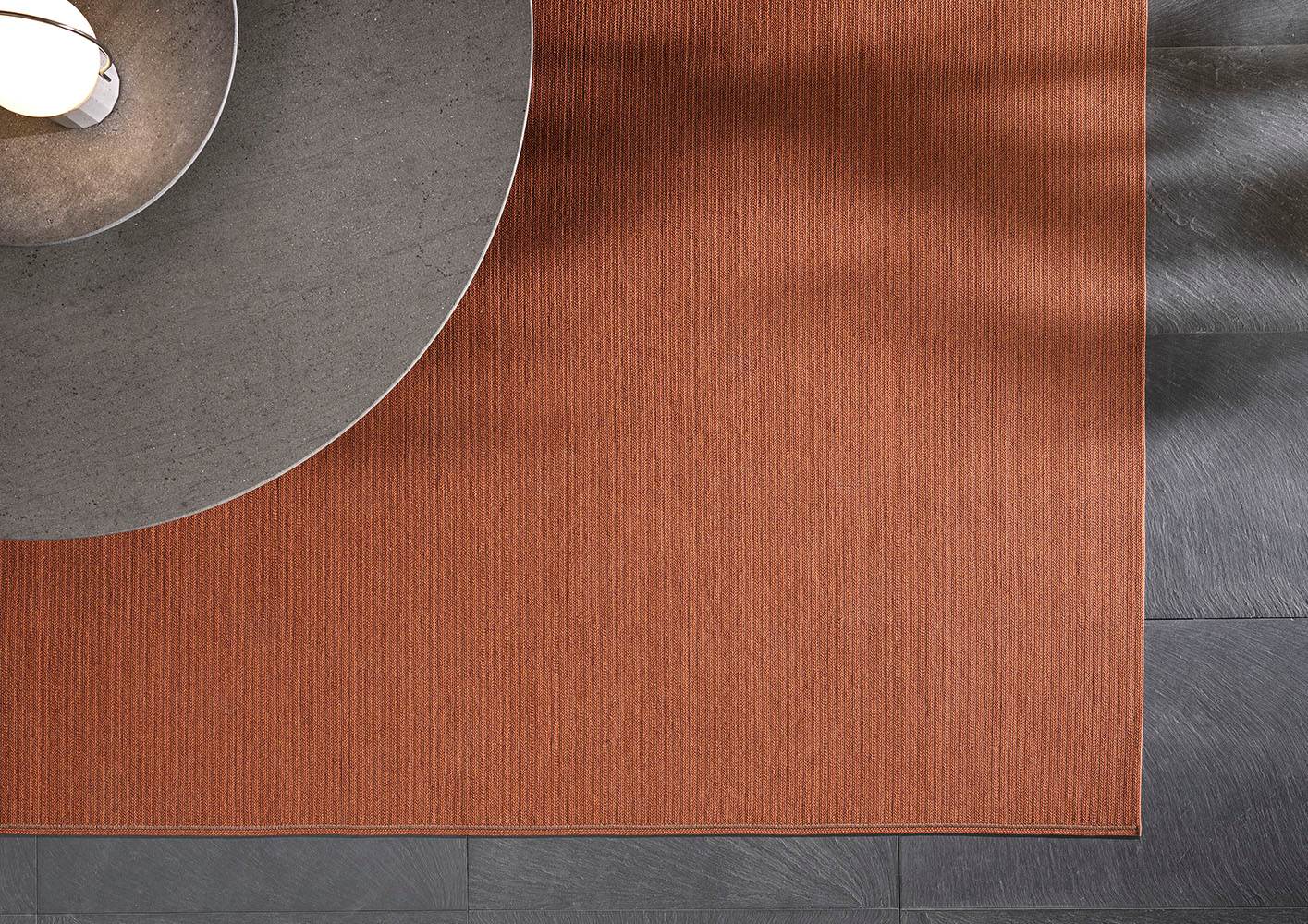 Minotti Уличный ковер Avery от Minotti — в интерьере