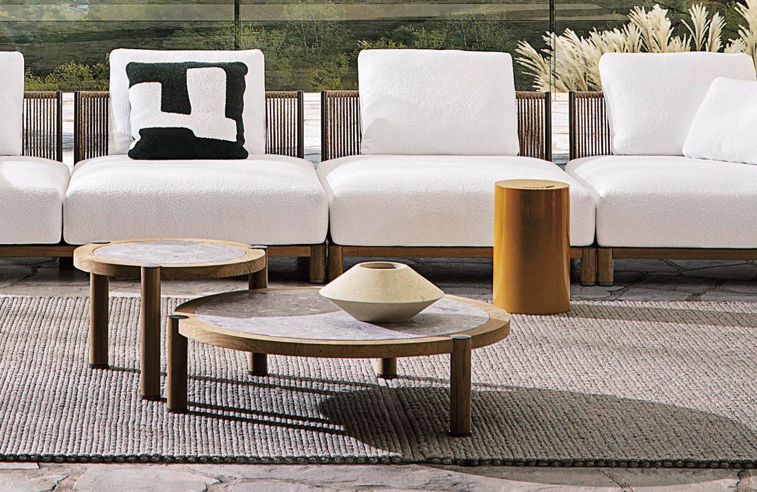Minotti Уличный журнальный столик Daylight от Minotti — в интерьере