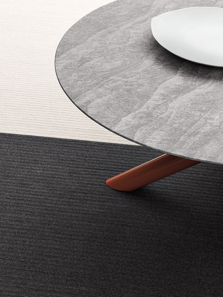 Minotti Уличный стол Van Dyck "Outdoor" от Minotti — в интерьере