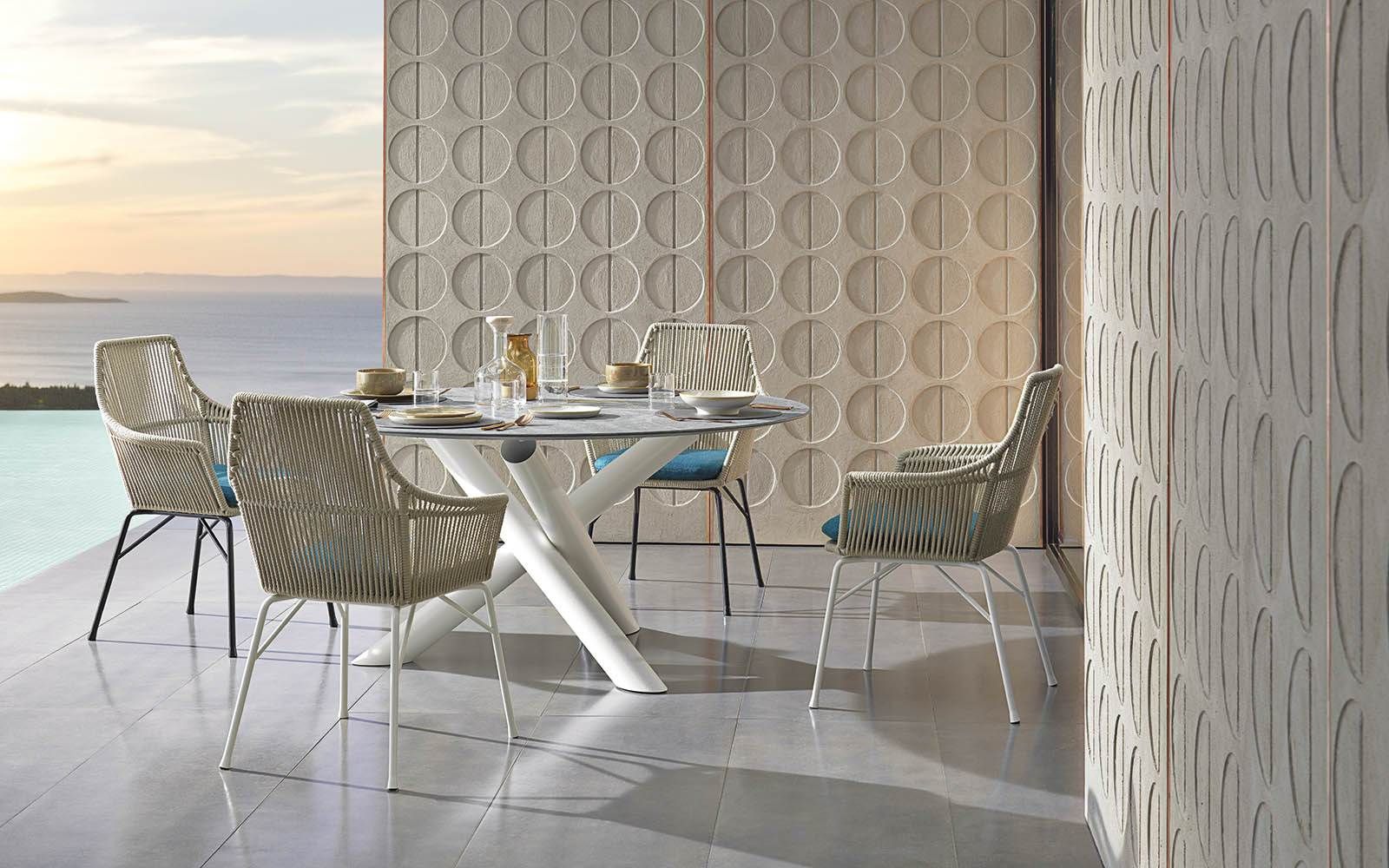 Minotti Уличный стол Van Dyck "Outdoor" от Minotti — в интерьере
