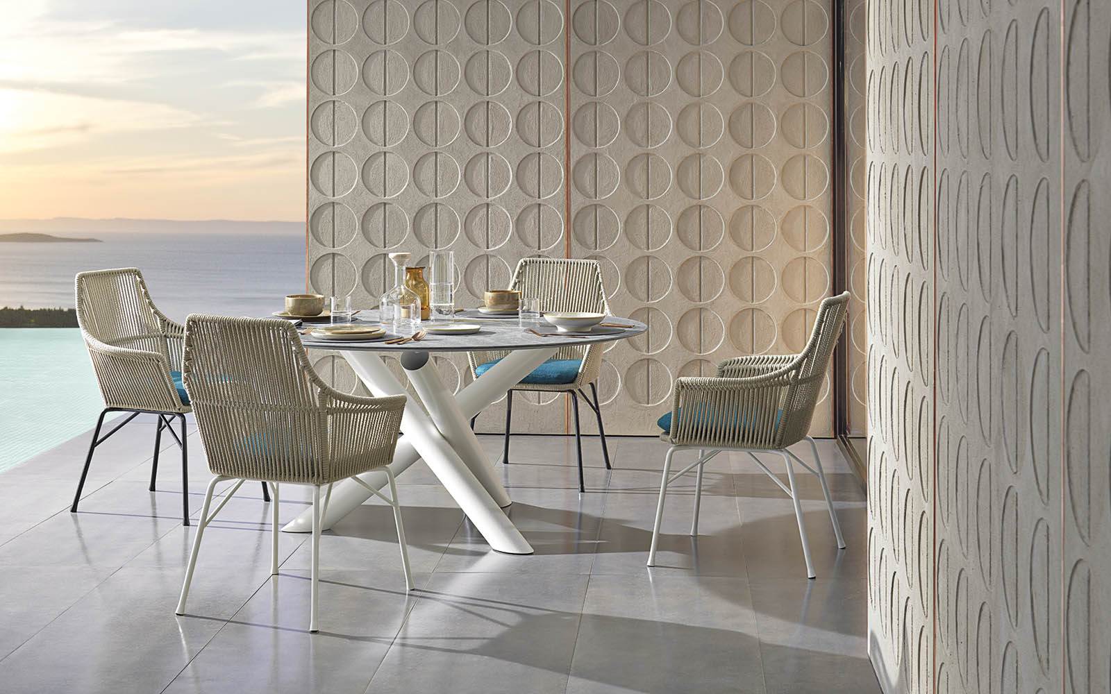 Minotti Уличный стол Van Dyck "Outdoor" от Minotti — в интерьере
