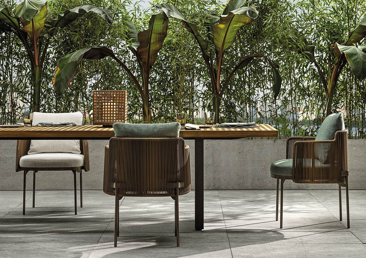 Minotti Уличный стул с подлокотниками Tape "Cord" Outdoor от Minotti — в интерьере