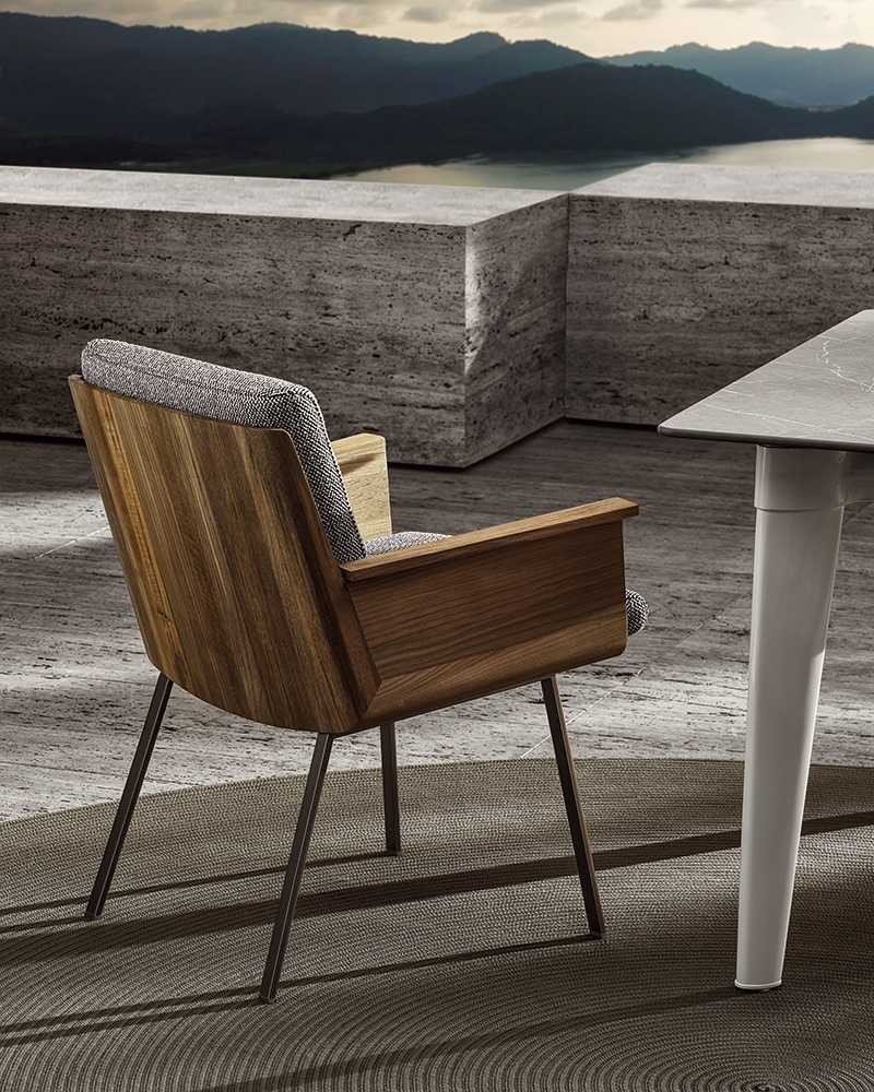 Minotti Уличный стул с подлокотниками Daiki "Outdoor" от Minotti — в интерьере