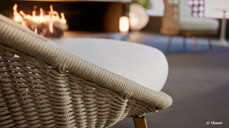Minotti Уличный стул с подлокотниками Yoko "Cord" Outdoor Dining от Minotti — в интерьере