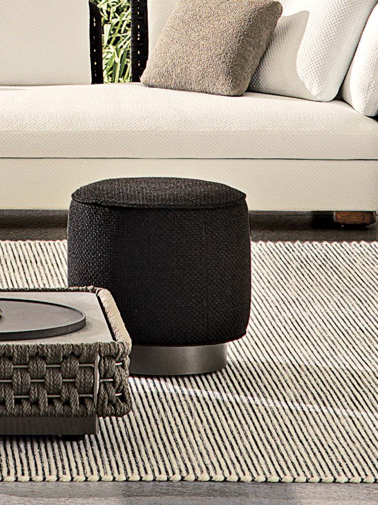 Minotti Уличный пуф Yves Outdoor от Minotti — в интерьере