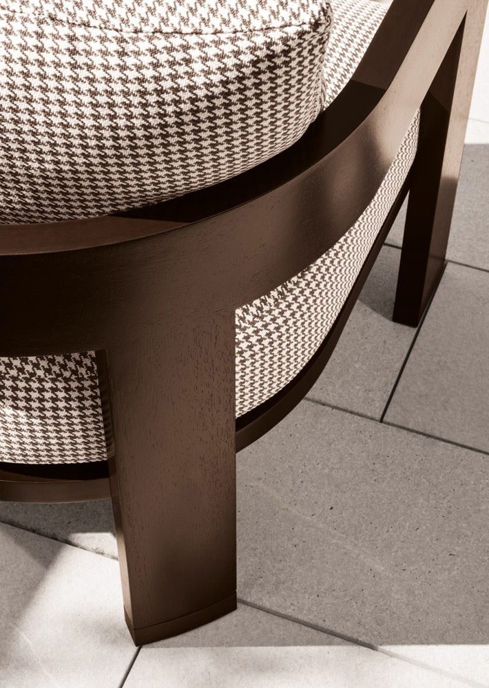 Minotti Уличное кресло Warhol "Dark Brown" Outdoor от Minotti — в интерьере