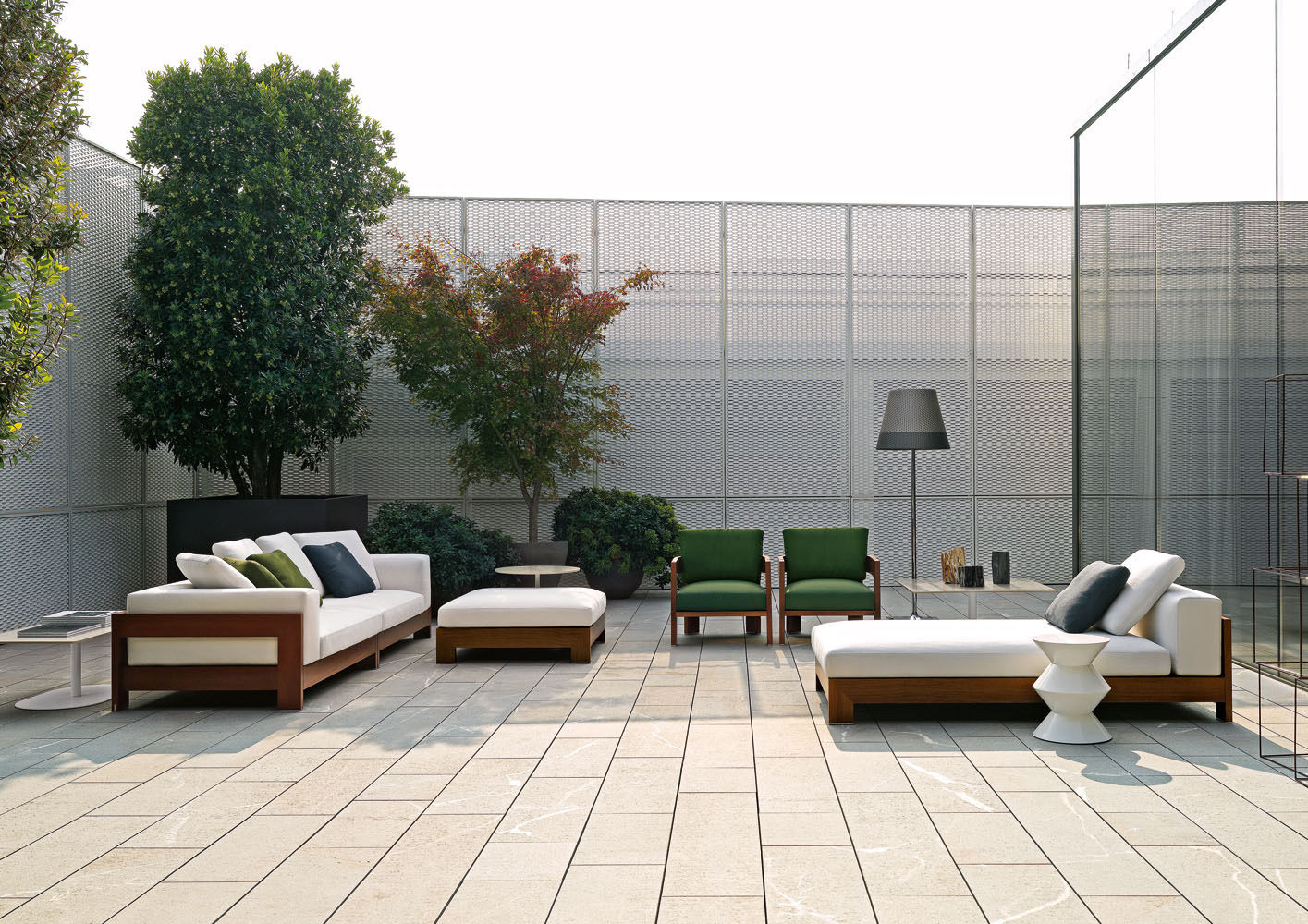 Minotti Уличный диван Alison Iroko Outdoor от Minotti — в интерьере