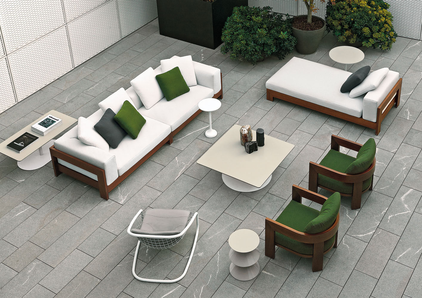 Minotti Уличный диван Alison Iroko Outdoor от Minotti — в интерьере
