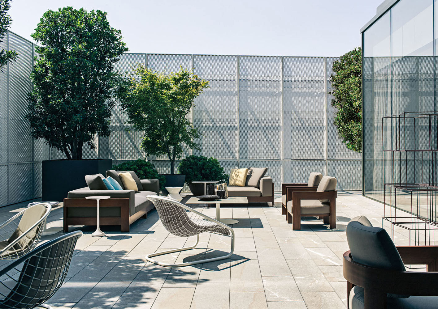Minotti Уличный диван Alison Iroko Outdoor от Minotti — в интерьере