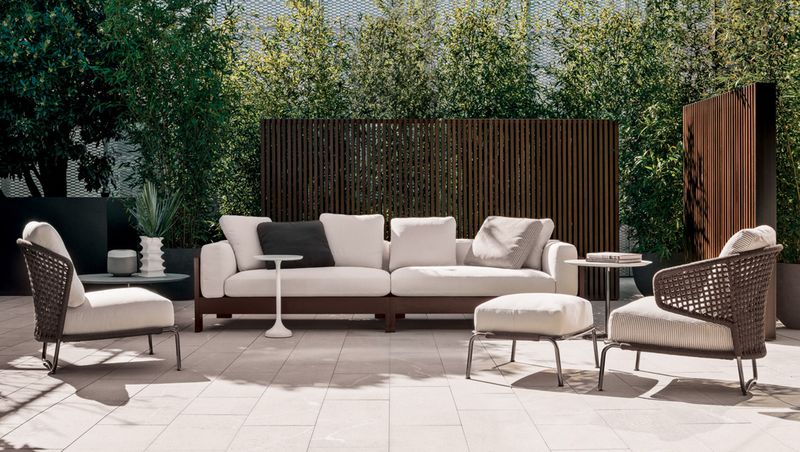 Minotti Уличный диван Alison "Dark Brown" Outdoor от Minotti — в интерьере