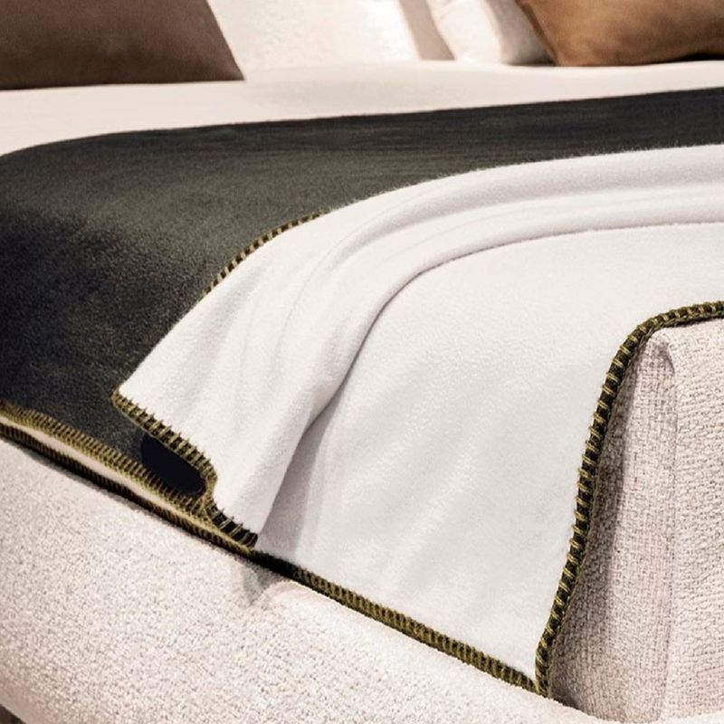 Minotti Плед Yves "Throw" от Minotti — в интерьере