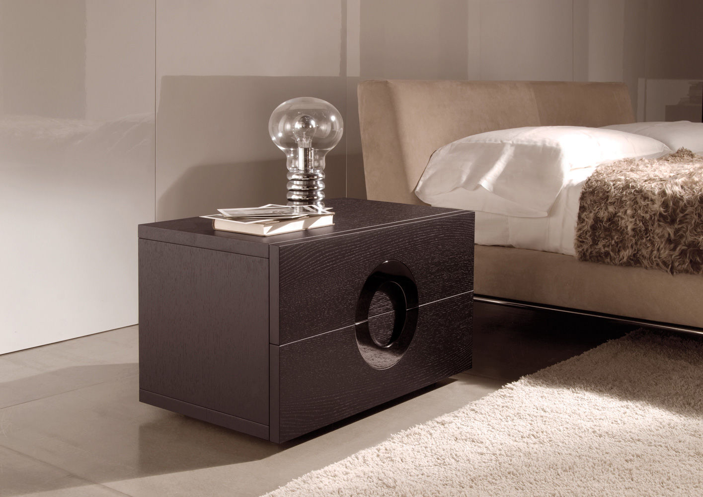 Minotti Прикроватная тумбочка Archipenko "Night Storage Unit" от Minotti — в интерьере