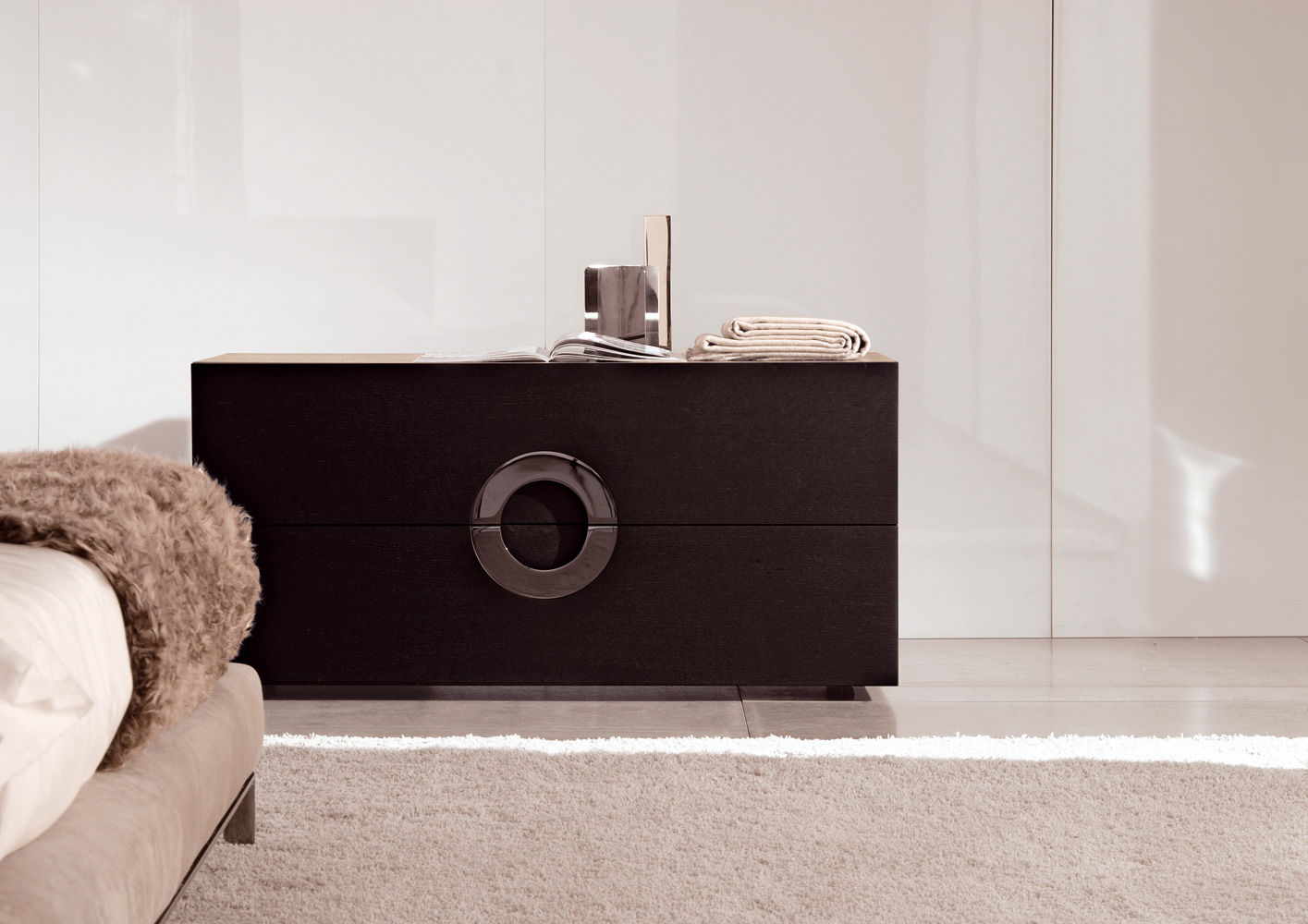 Minotti Прикроватная тумбочка Archipenko "Night Storage Unit" от Minotti — в интерьере