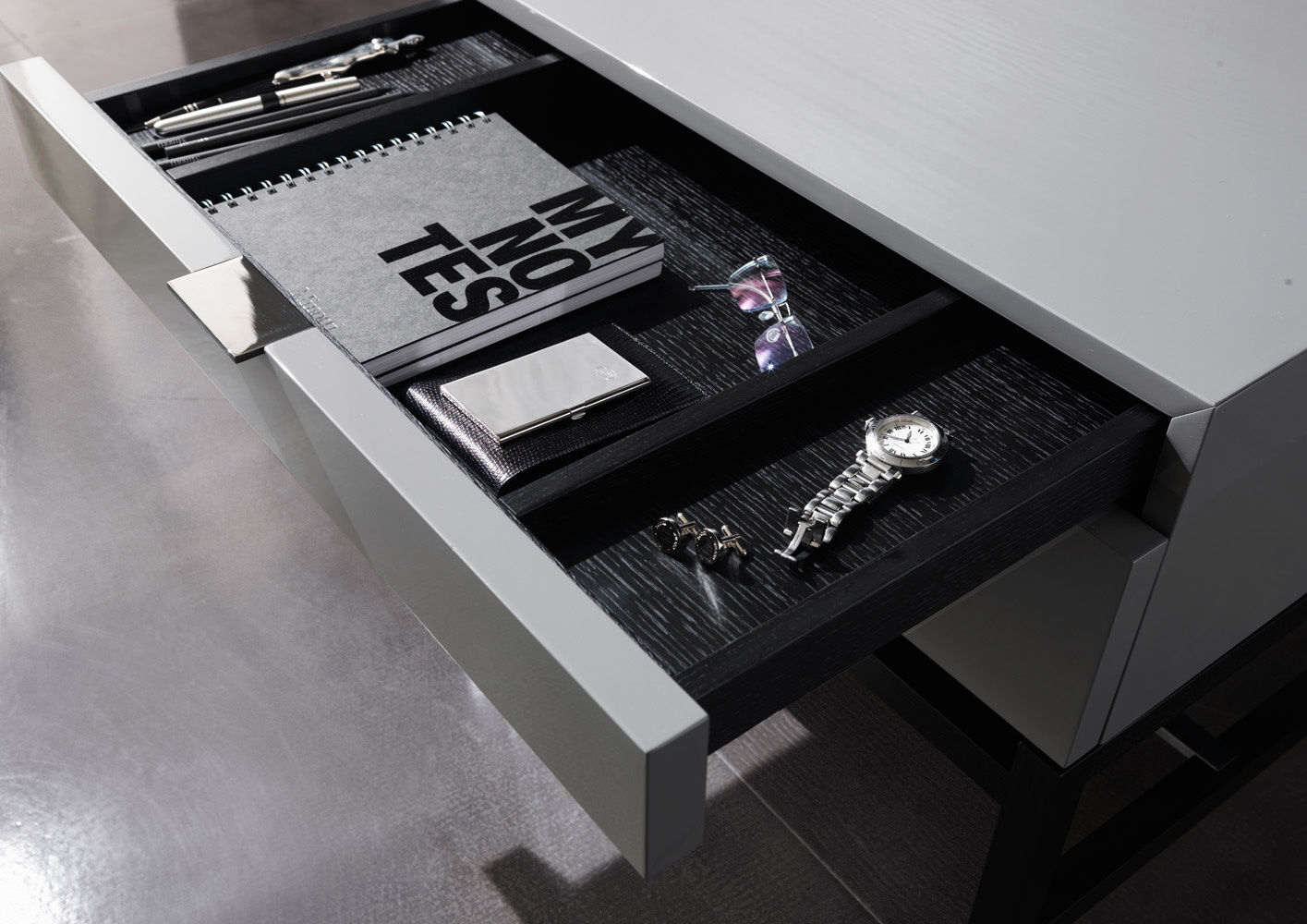 Minotti Прикроватная тумбочка Harvey "Night Storage Unit" от Minotti — в интерьере