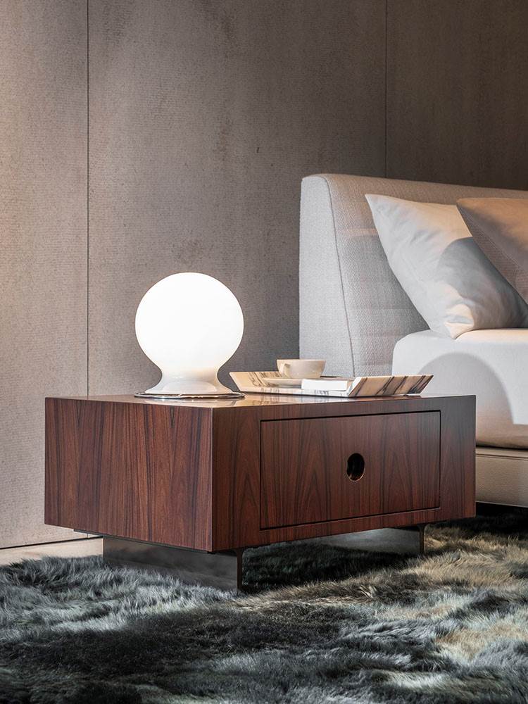 Minotti Прикроватная тумбочка Brasilia "Nightstand" от Minotti — в интерьере